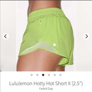 Lululemon hotty hot 2.5 inches size 10